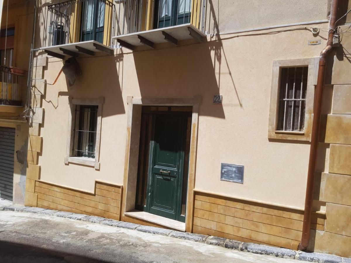 Casa Vacanze, In Centro Citta كالتانيسيتا المظهر الخارجي الصورة